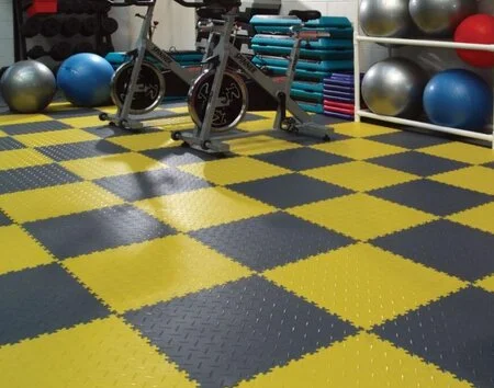 Piastrelle per palestre, fitness, sala boxe. La soluzione per palestra facile da installare 