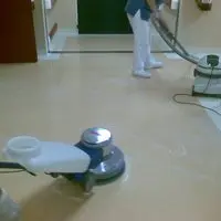 pavimento linoleum lavaggio